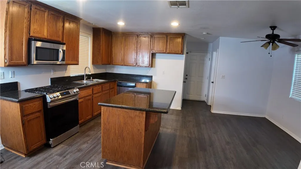 464 W E Street, Colton, California 92324 home-pic-2