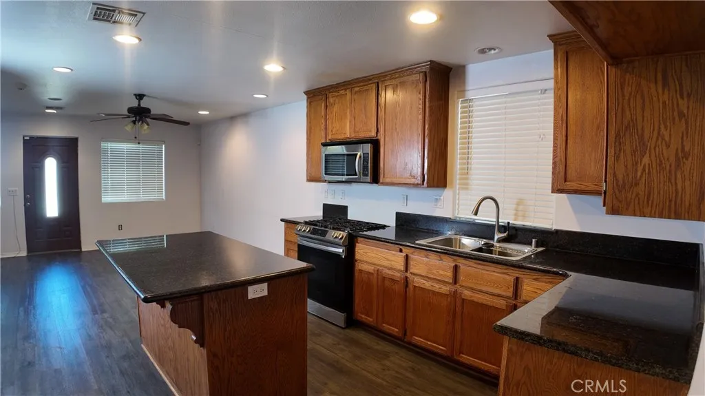 464 W E Street, Colton, California 92324 home-pic-3