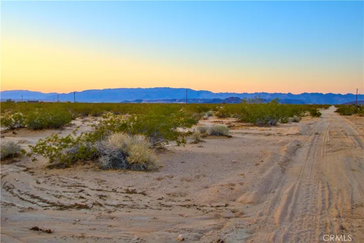 1475 Windsong Avenue, Joshua Tree, California 92252