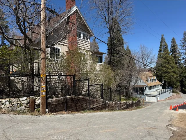 28826 Cedar Drive, Lake Arrowhead, California 92352