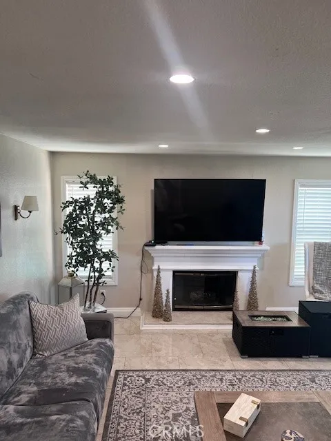 2899 Amber Drive, Corona, California 92882 home-pic-3