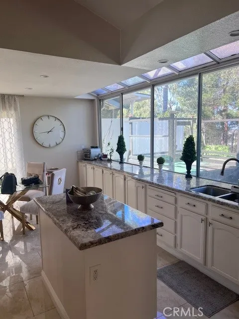 2899 Amber Drive, Corona, California 92882 home-pic-6