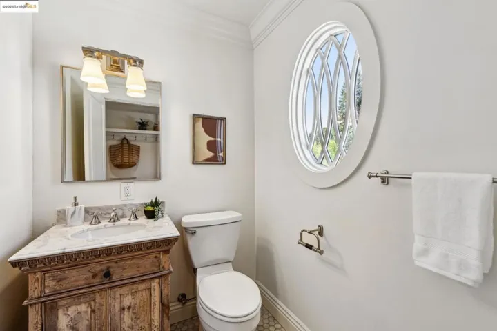 457 Dalewood Dr, Orinda, California 94563