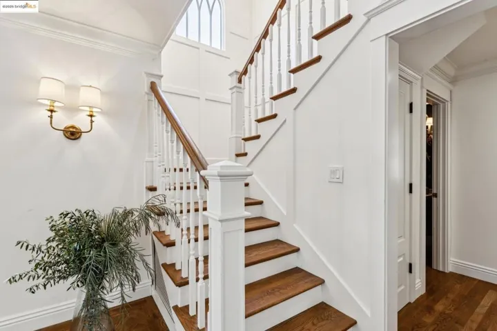 457 Dalewood Dr, Orinda, California 94563