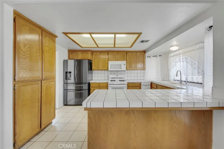 811 E Avenue J6, Lancaster, California 93535