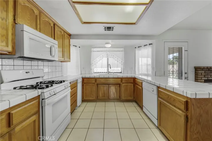 811 E Avenue J6, Lancaster, California 93535