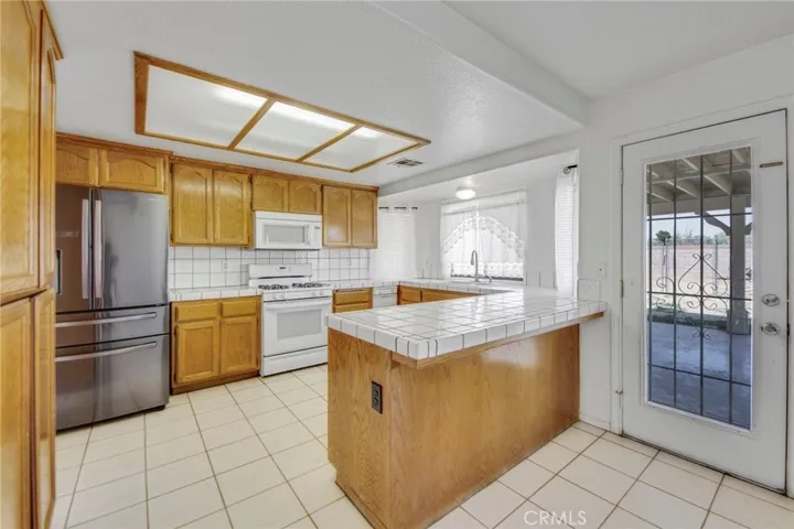 811 E Avenue J6, Lancaster, California 93535