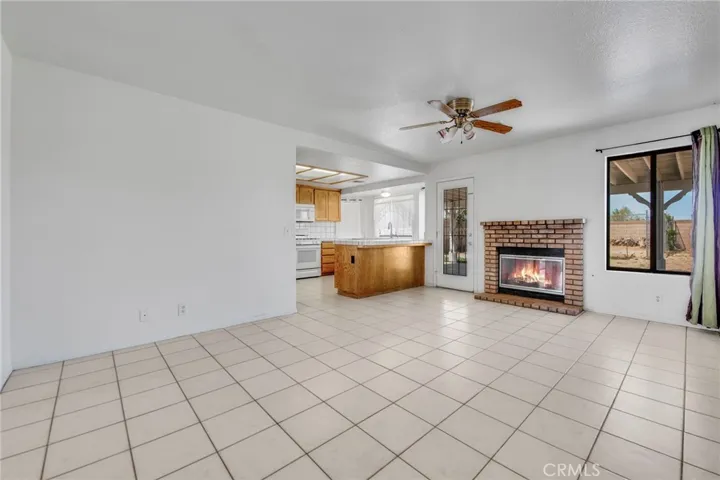 811 E Avenue J6, Lancaster, California 93535