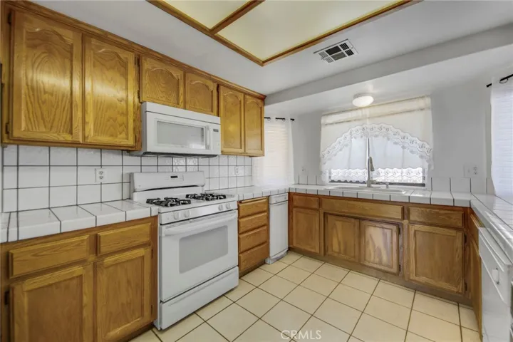 811 E Avenue J6, Lancaster, California 93535