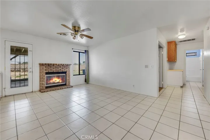 811 E Avenue J6, Lancaster, California 93535