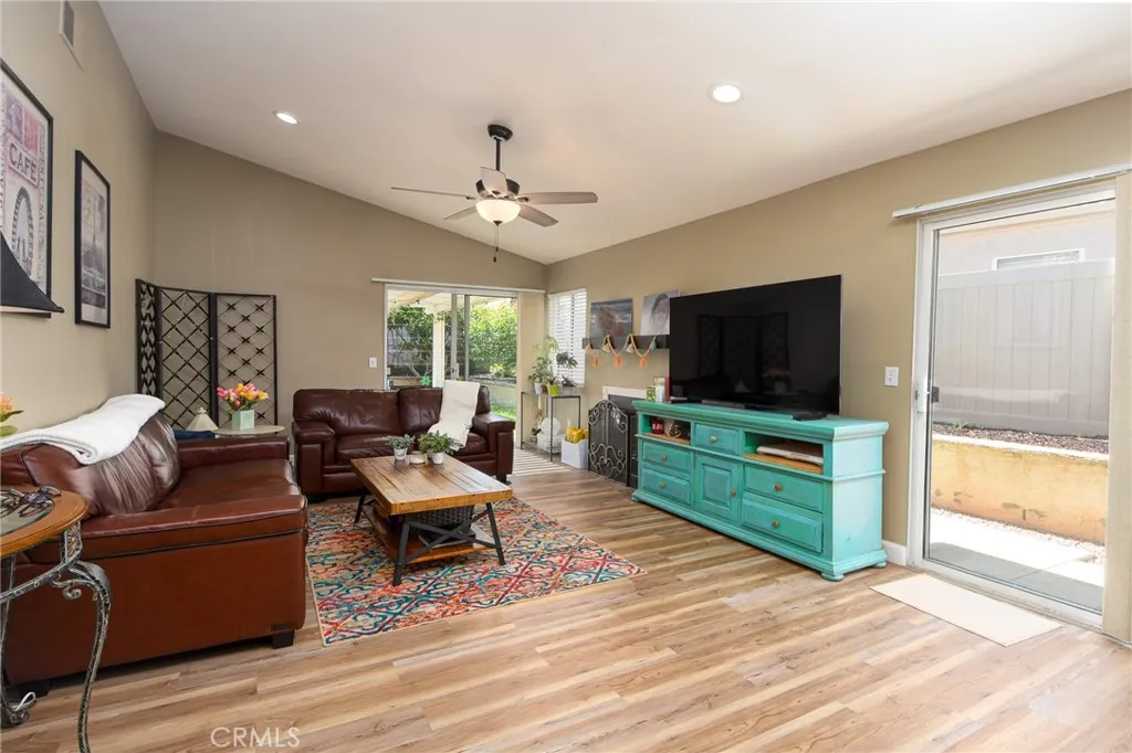 23898 Via Pamilla, Murrieta, California 92562 home-pic-11