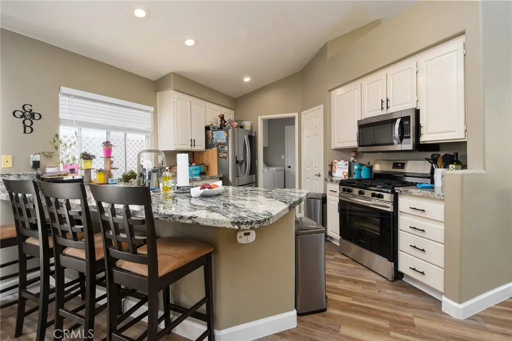 23898 Via Pamilla, Murrieta, California 92562 home-pic-8