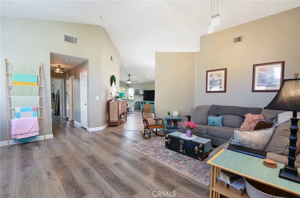 23898 Via Pamilla, Murrieta, California 92562 home-pic-12