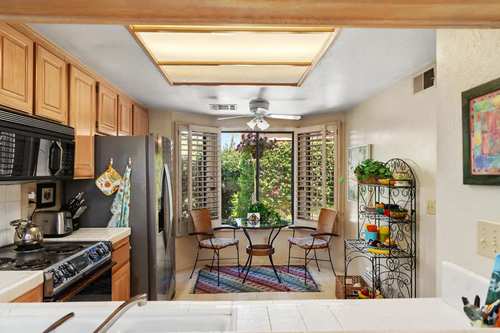 265 Calle Del Verano, Palm Desert, California 92260 home-pic-8