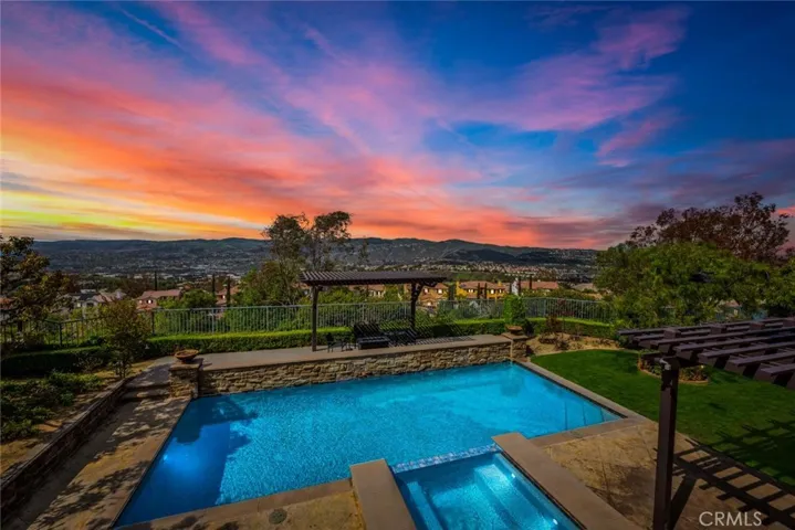 Sunsets are never the same and this is the perfect home to experience the ever changing sunset views.