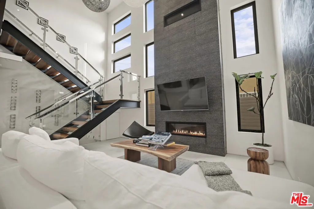 926 N Crescent Heights Boulevard, Los Angeles, California 90046 home-pic-5