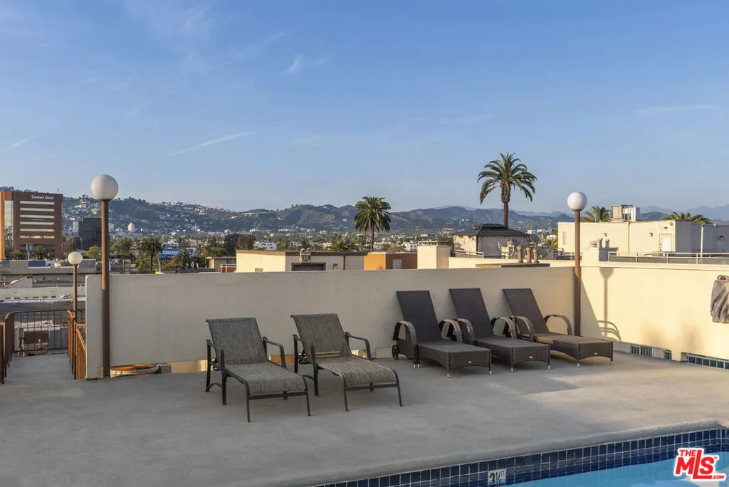 112 N Hamilton Drive 305, Beverly Hills, California 90211 home-pic-19