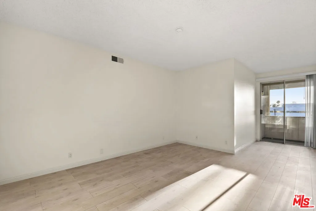 112 N Hamilton Drive 305, Beverly Hills, California 90211 home-pic-10