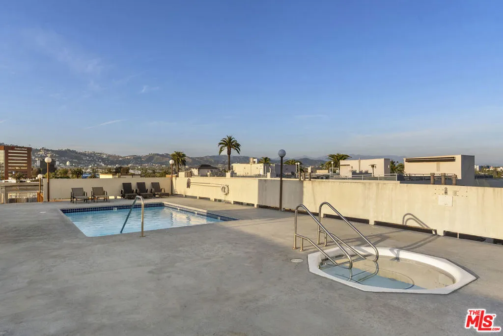 112 N Hamilton Drive 305, Beverly Hills, California 90211 home-pic-18