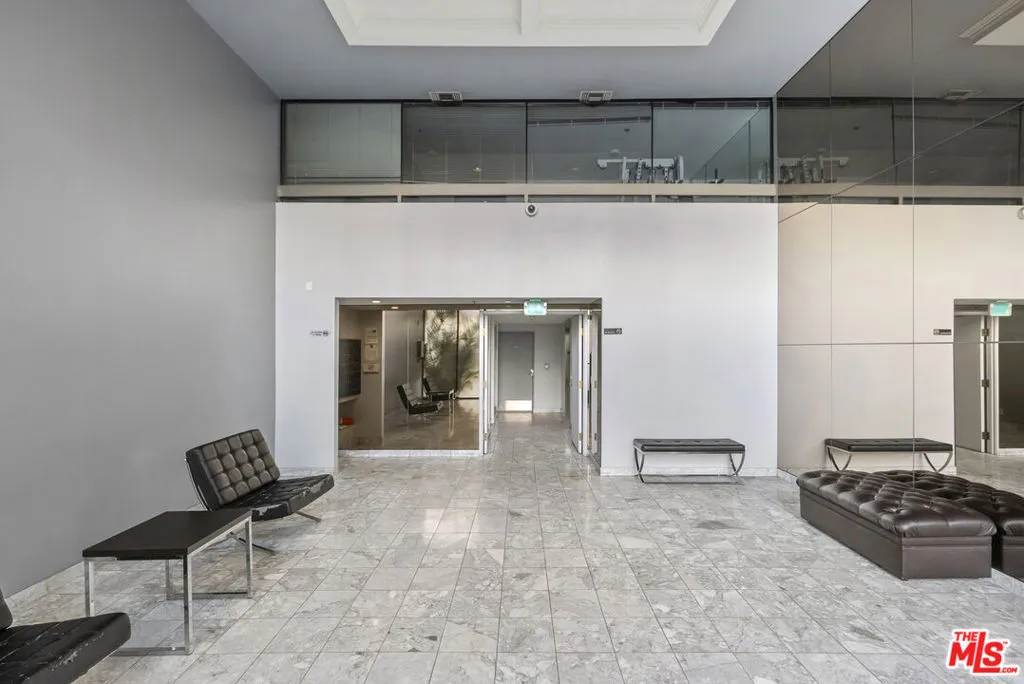 112 N Hamilton Drive 305, Beverly Hills, California 90211 home-pic-20