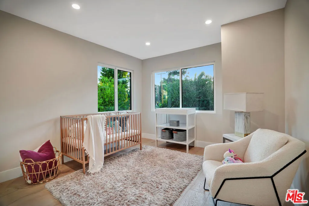 22824 Margarita Drive, Woodland Hills, California 91364 home-pic-33