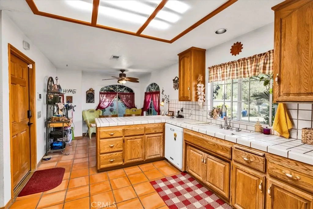 10341 Pinon Avenue, Morongo Valley, California 92256 home-pic-9