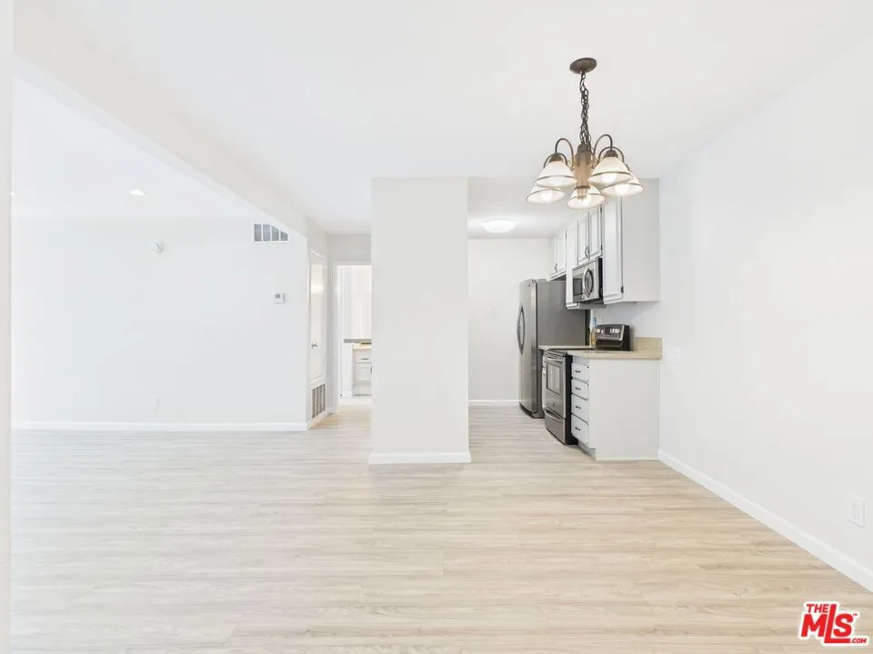 5460 White Oak Avenue F106, Encino, California 91316 home-pic-21