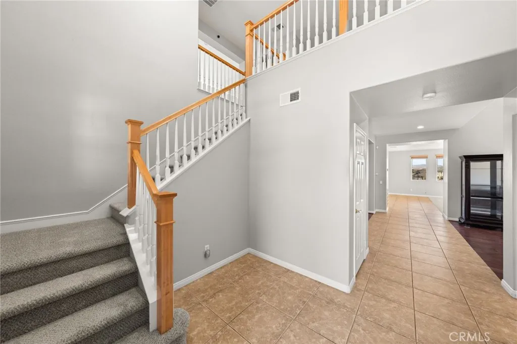 16219 Skyridge Drive, Riverside, California 92503 home-pic-21