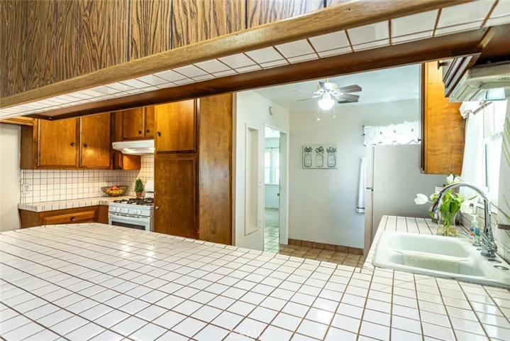 Extra long breakfast bar seating
