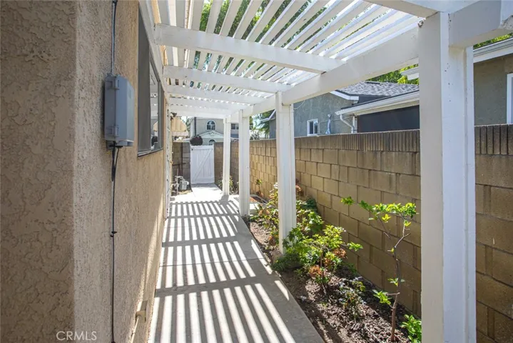Over 100sf patio breezeway with latice