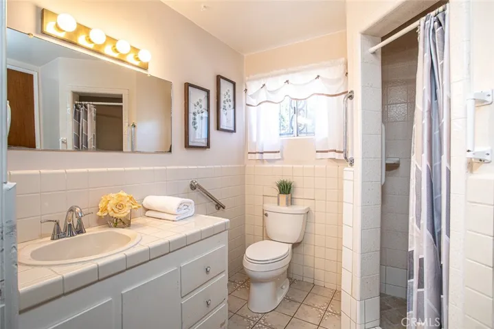 Full bathroom with stand-in shower