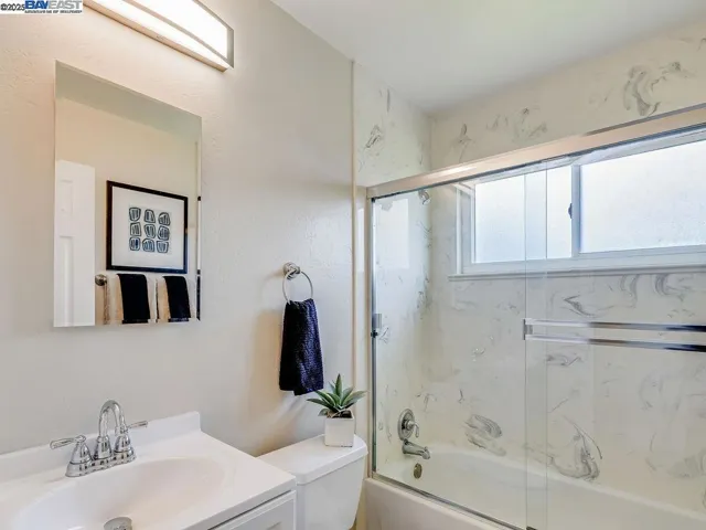 3037 Greenview Dr, Castro Valley, California 94546