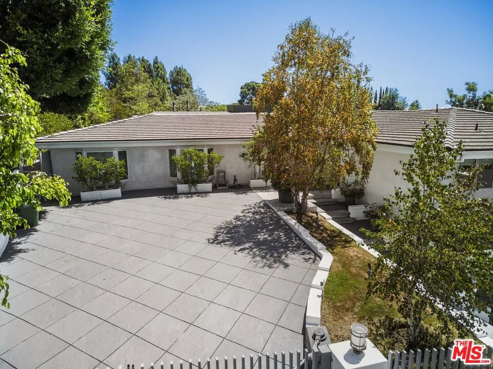 9626 Highridge Drive, Beverly Hills, California 90210 home-pic-1