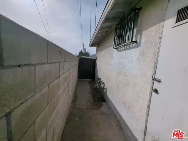 Unit 11104 Sideyard