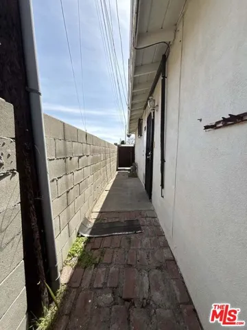 Unit 11100 Sideyard