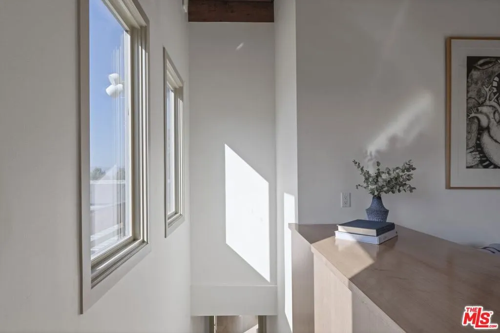 4736 Corbin Avenue, Tarzana, California 91356 home-pic-26