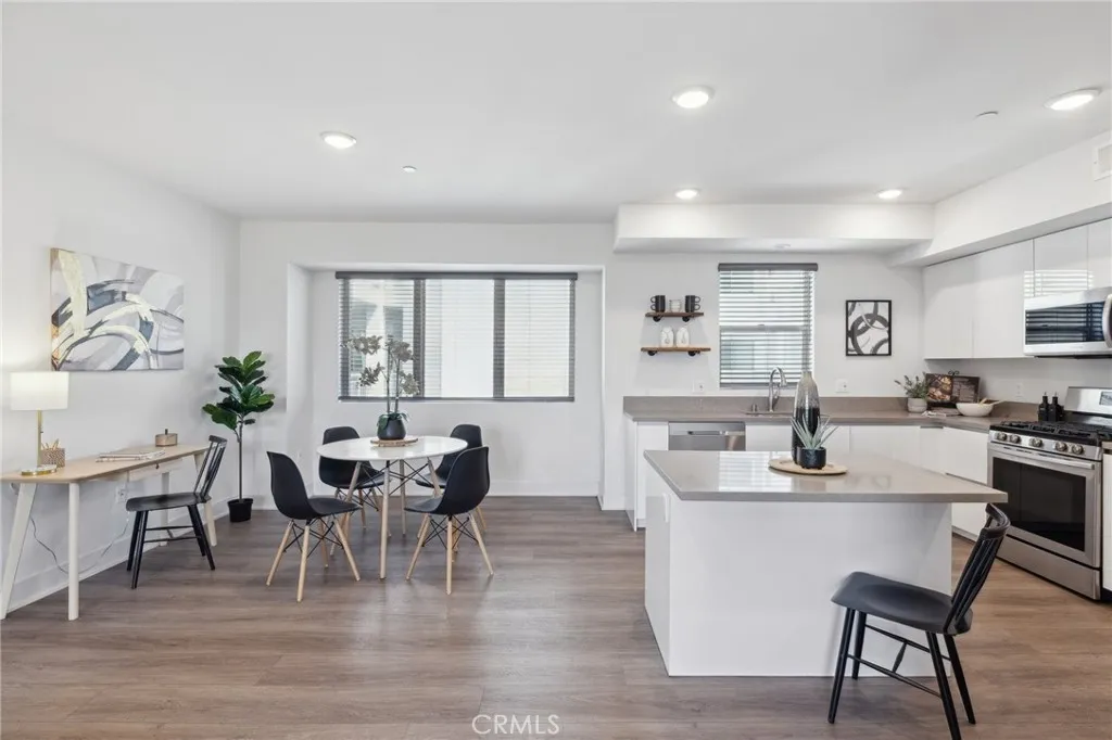 518 E Windsor Road 304, Glendale, California 91205 home-pic-9