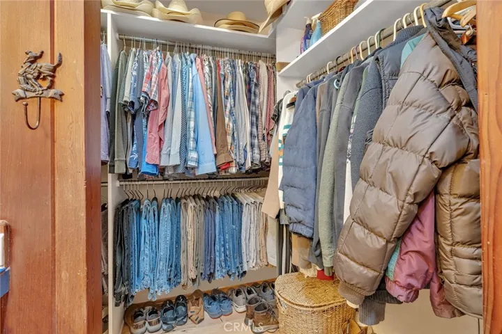 primary closet
