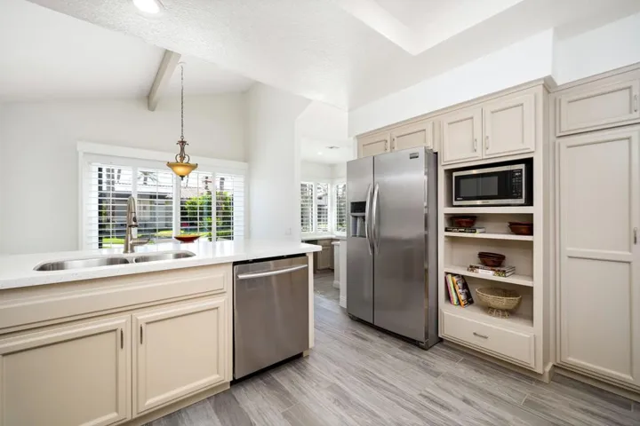 29-web-or-mls-BH_Mojave_0425_OPMG_029