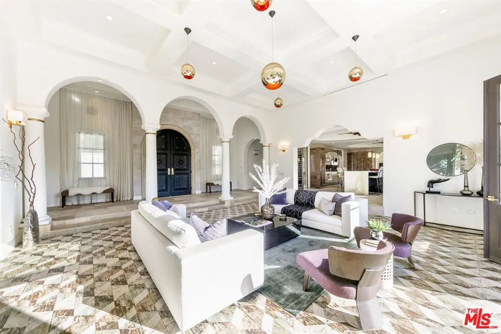 2321 Castillian Drive, Los Angeles, California 90068 home-pic-8