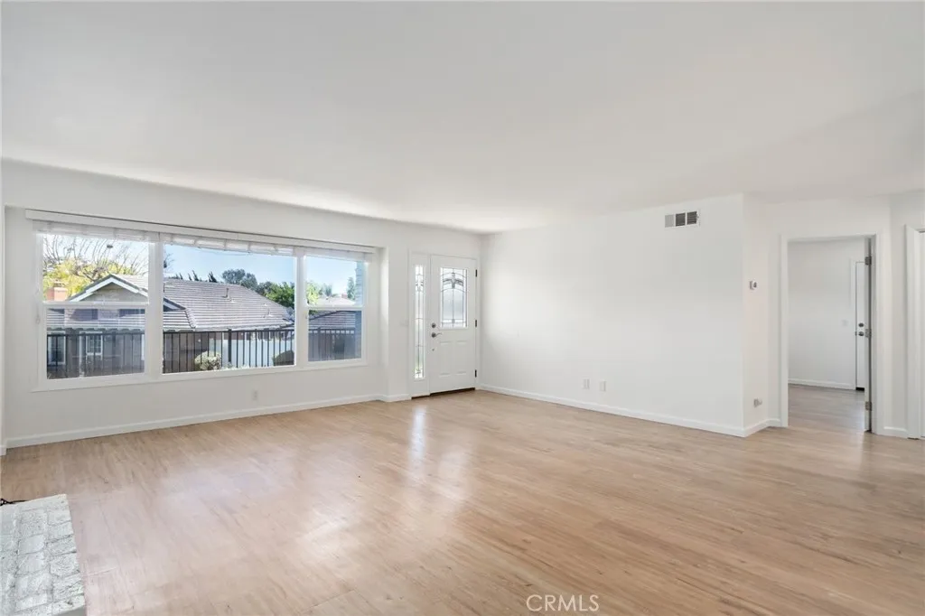 16912 Canyon Lane, Huntington Beach, California 92649 home-pic-4