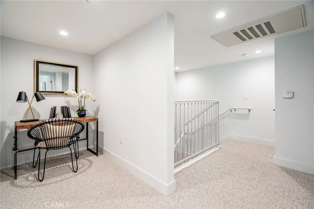 137 S Wilson Avenue 403, Pasadena, California 91106 home-pic-24