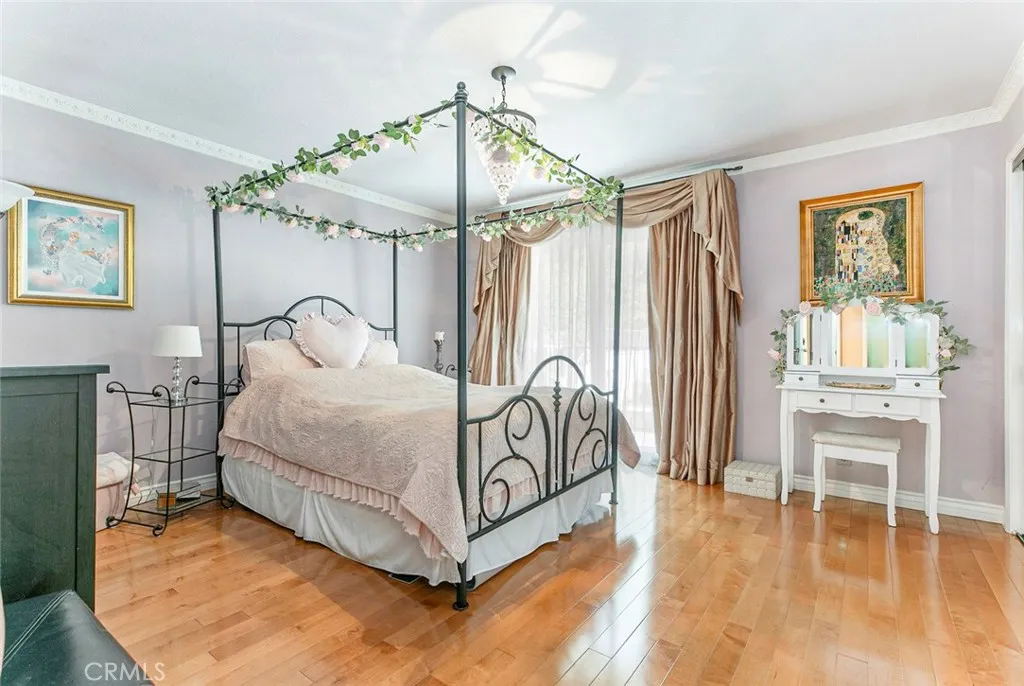 521 S Via Montana, Burbank, California 91501 home-pic-24