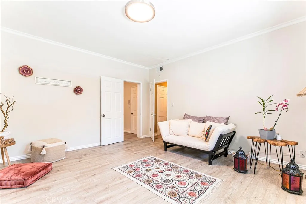 521 S Via Montana, Burbank, California 91501 home-pic-39