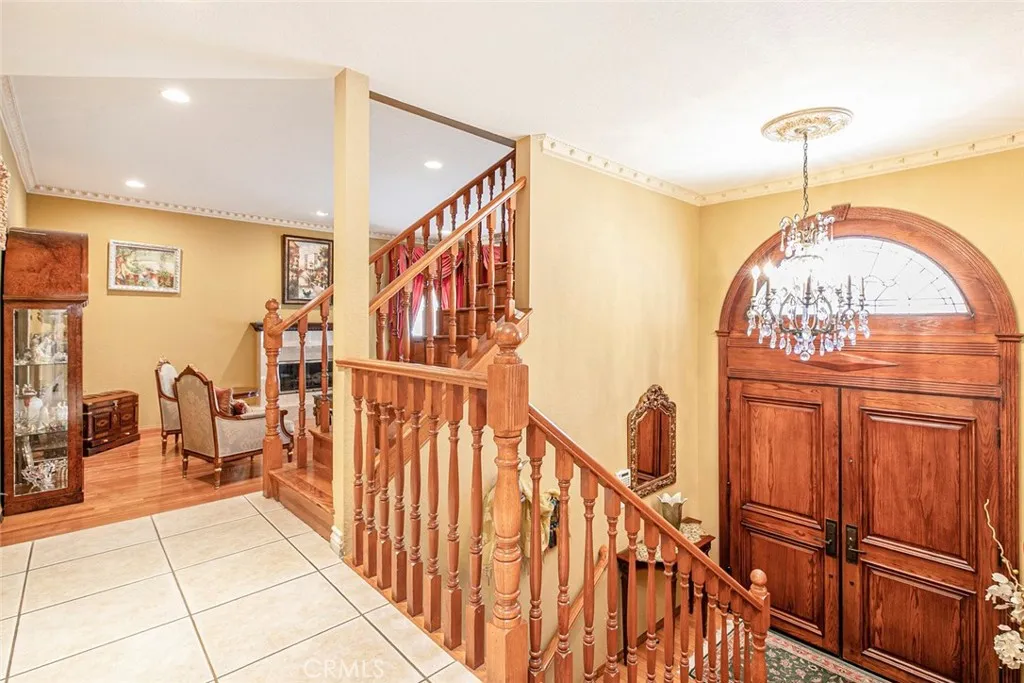 521 S Via Montana, Burbank, California 91501 home-pic-5