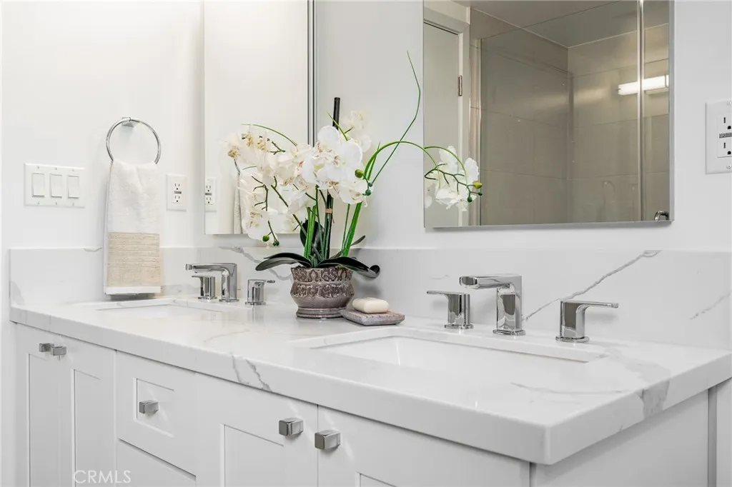 137 S Wilson Avenue 201, Pasadena, California 91106 home-pic-36