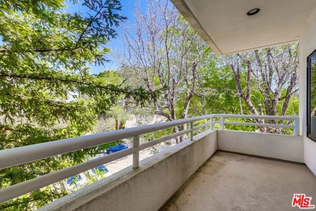 15656 Crownridge Place, Sherman Oaks, California 91403 home-pic-35