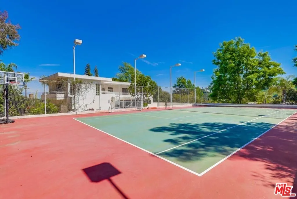 15656 Crownridge Place, Sherman Oaks, California 91403 home-pic-46