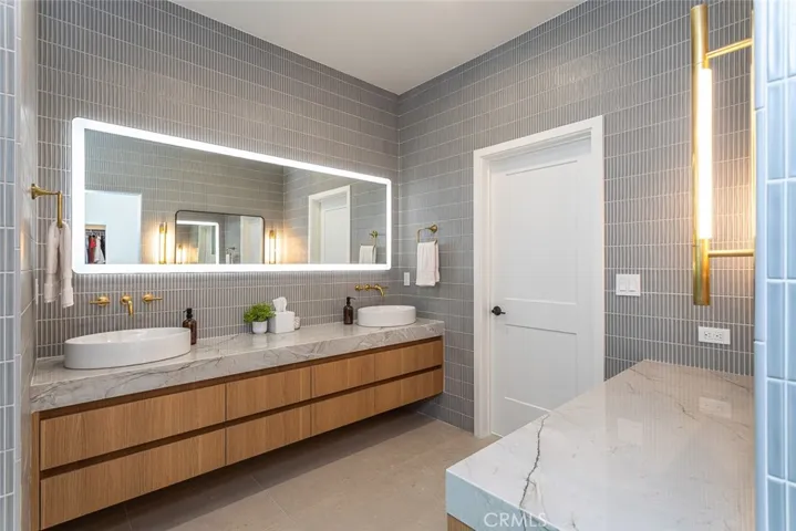12592 Singing Wood Drive, Santa Ana, California 92705