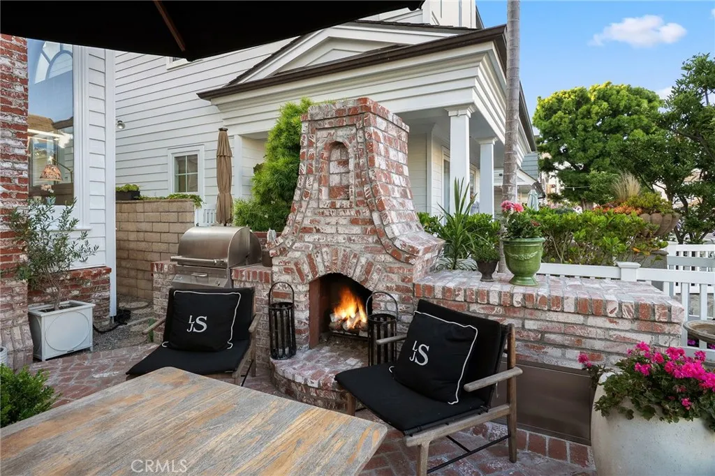 209 Diamond Avenue, Newport Beach, California 92662 home-pic-9